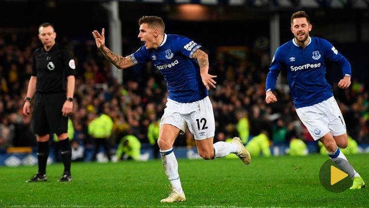 Lucas Digne celebrates a goal with the Everton
