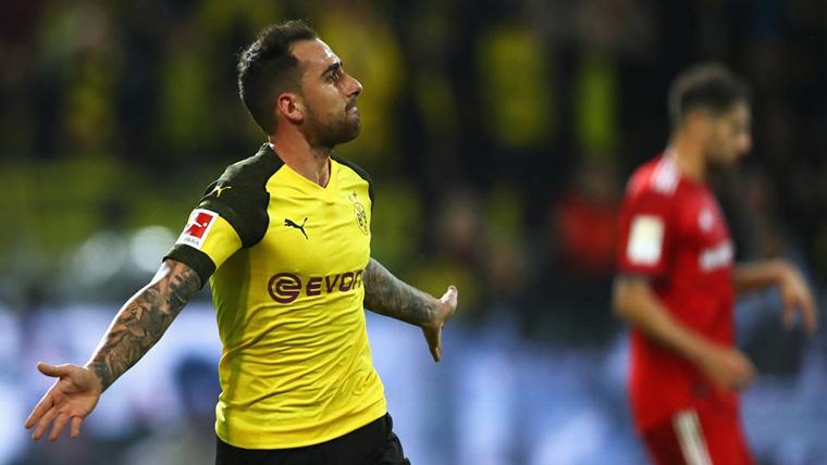 Paco Alcácer, celebrando su último gol marcado con el Borussia Dortmund