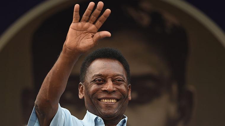 Pelé, saludando a sus seguidores en una imagen de archivo