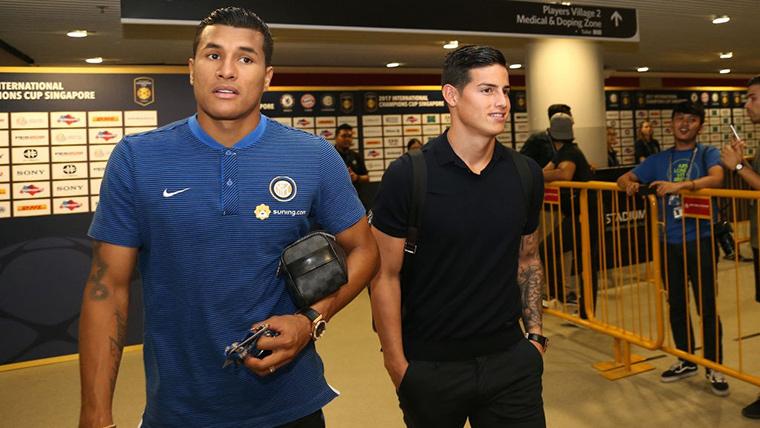 James Rodríguez and Murillo, together in an airport