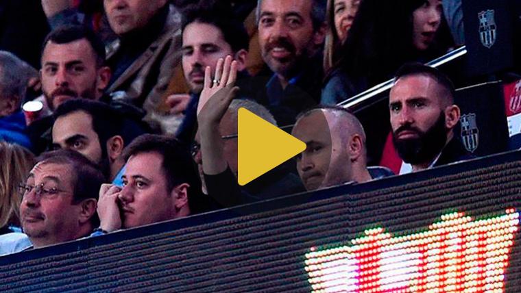 Andrés Iniesta, en la grada del Camp Nou