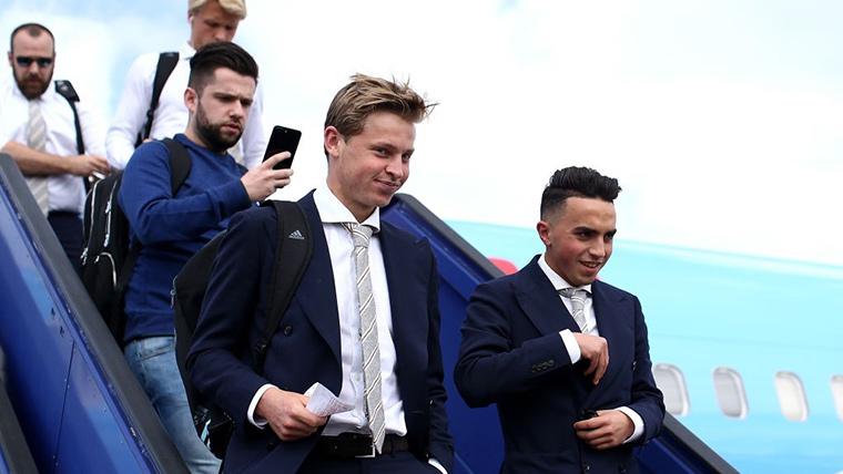 Frenkie Of Jong, going down of the aeroplane of the Ajax in an expedition