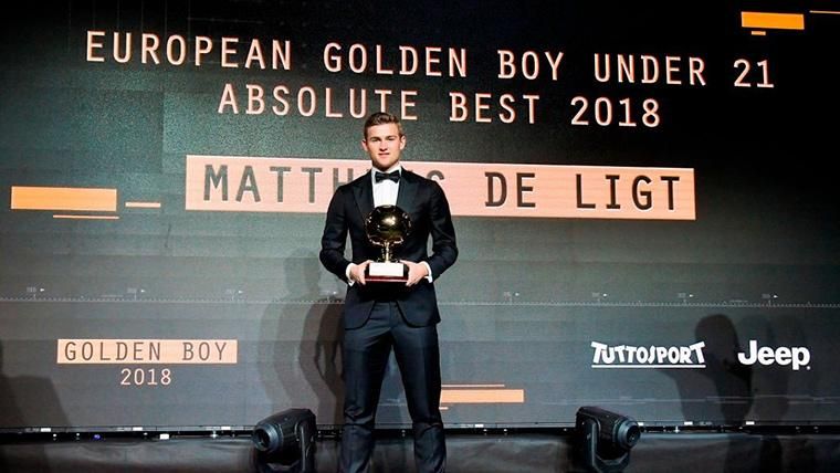Matthijs de Ligt, recibiendo el premio Golden Boy de 2018