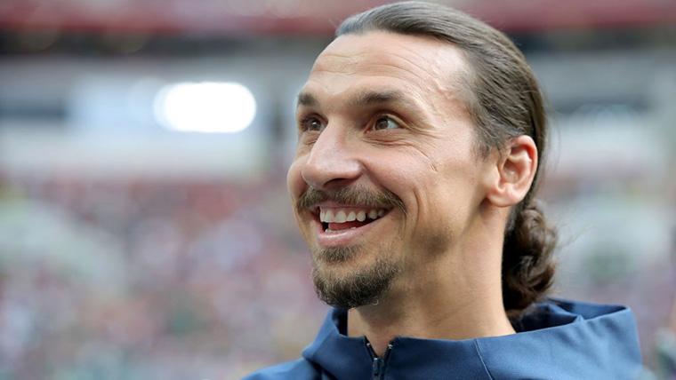 Zlatan Ibrahimovic, sonriente before a party with the Galaxy