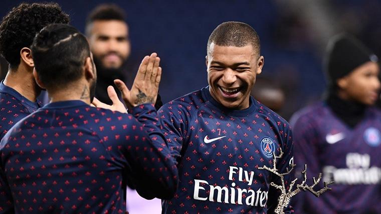 Kylian Mbappé, during a warming before a party with the PSG