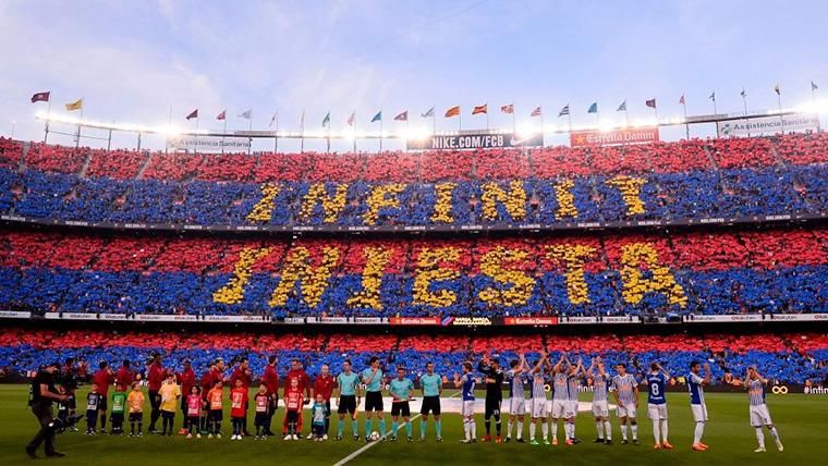 El Camp Nou, despidiendo a Andrés Iniesta con motivo de su marcha