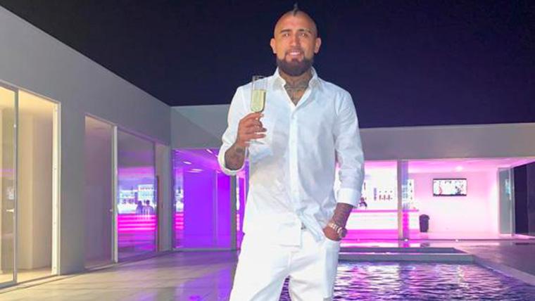 Arturo Vidal, giving the welcome to the year 2019