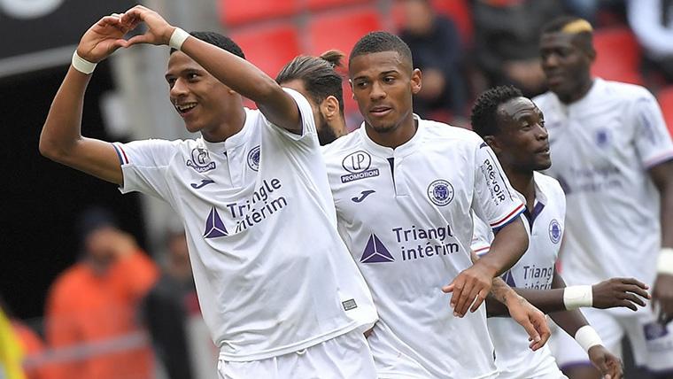 Jean-Clair Todibo, celebrating a goal with his mates of the Toulouse