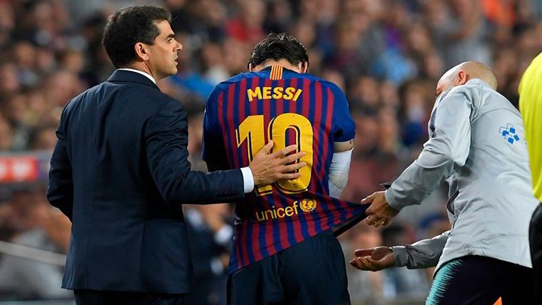 Leo Messi, lesionado en el brazo durante un partido con el FC Barcelona