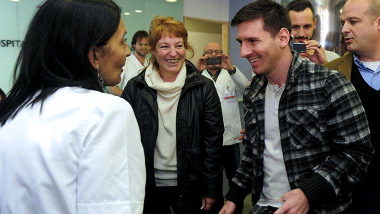 Leo Messi, in an image of archive visiting the Hospital of Barcelona