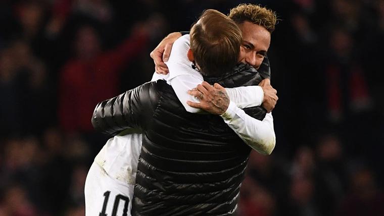 Thomas Tuchel and Neymar Jr, embracing after a goal of the PSG