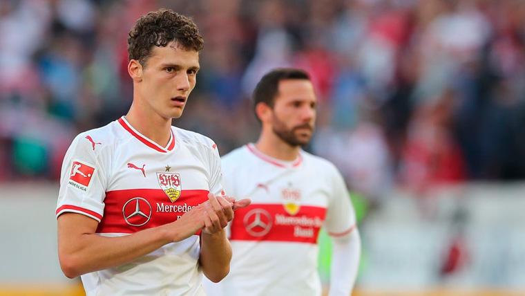 Benjamin Pavard in a party with the Stuttgart