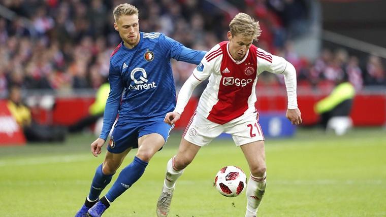Frenkie Of Jong, during a party with the Ajax