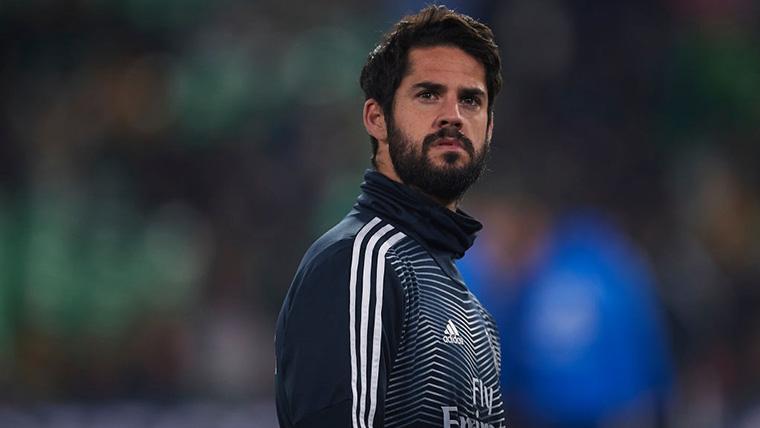 Isco Alarcón, heating before the Real Betis-Real Madrid