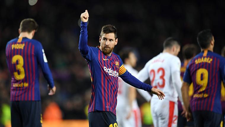 Messi celebrates his goal in front of the Eibar