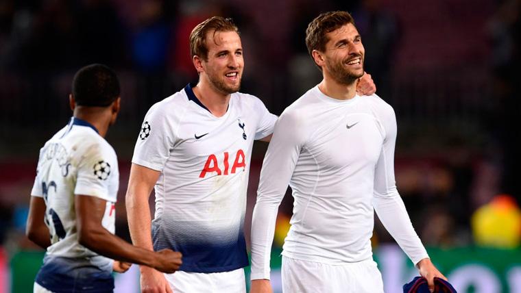 Harry Kane and Fernando Llorente celebrate a victory of the Tottenham