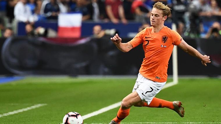 Frenkie Of Jong, during a party with the selection of Holland
