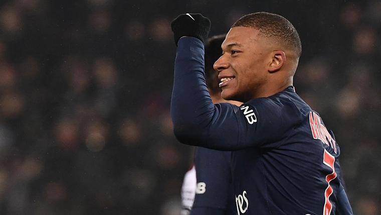 Kylian Mbappé, celebrating a marked goal with the PSG to the Guingamp