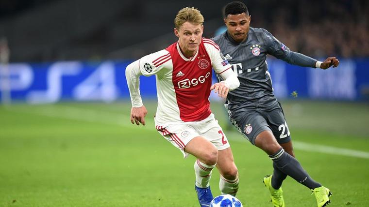 Frenkie de Jong, durante un partido de Champions League con el Ajax