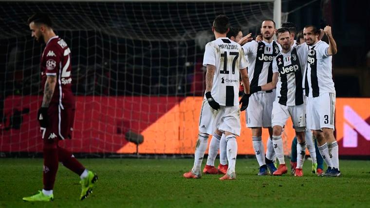The players of the Juventus celebrate a goal in the Series To