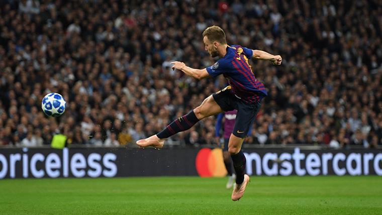 Ivan Rakitic, soltando a chutazo from out of the area in Champions