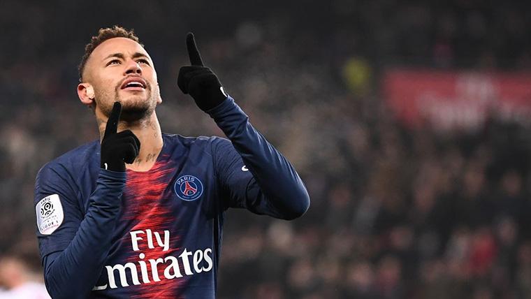 Neymar Jr, celebrating a goal annotated with Paris Saint-Germain