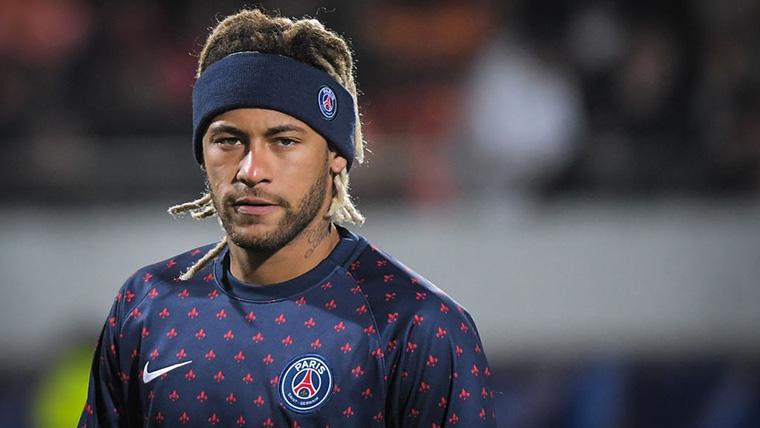 Neymar Jr, durante un calentamiento con el Paris Saint-Germain