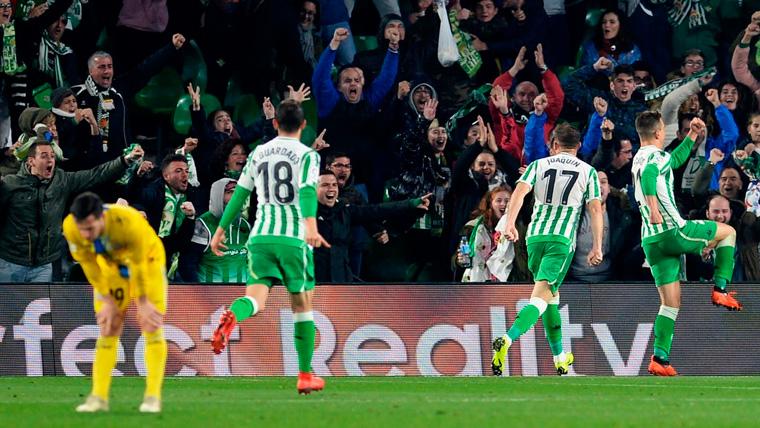 The players of the Real Betis celebrate a goal in the Glass of Rey