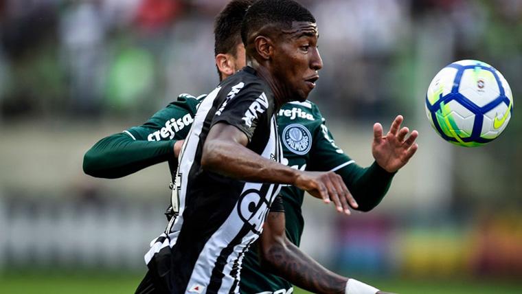 Emerson, durante un encuentro con el Atlético Mineiro