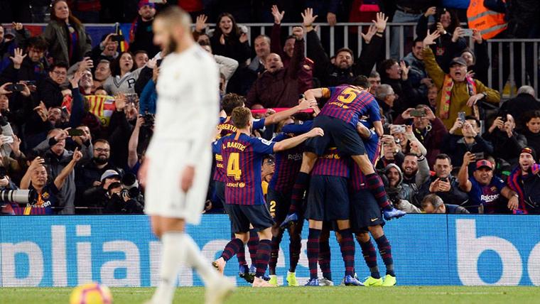 El FC Barcelona, celebrando un gol marcado contra el Real Madrid