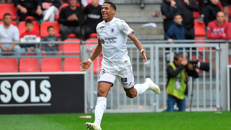 Todibo Celebrates a so much with the Toulouse
