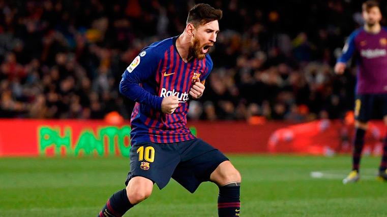 Leo Messi celebra uno de sus goles ante el Valencia en Liga