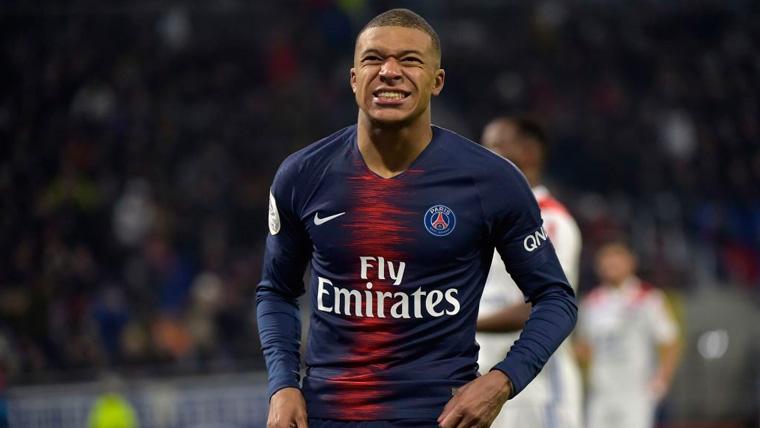 Kylian Mbappé se lamenta durante un partido del PSG