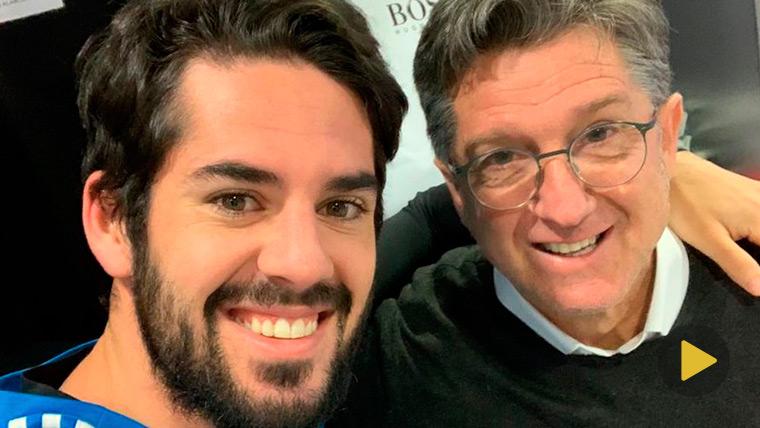Isco And Chendo pose sonrientes in the changing room