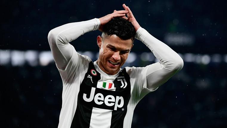 Cristiano Ronaldo se lamenta de una ocasión fallada