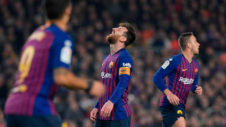 Messi se lamenta de una ocasión fallada en el Clásico
