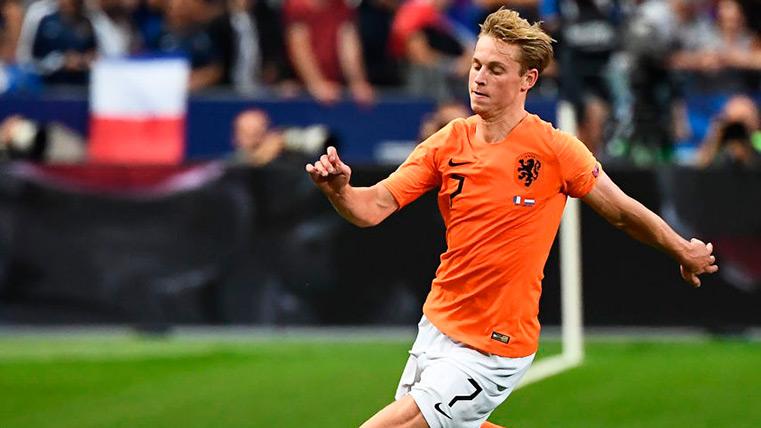 Frenkie de Jong disputa un partido con Holanda