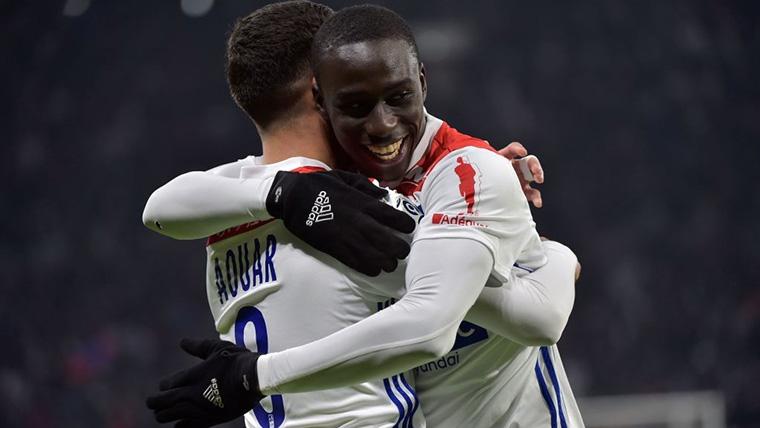 Ferland Mendy, celebrating a goal with the Olympique of Lyon