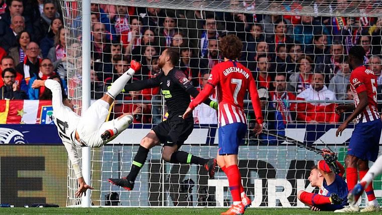 El VAR, polémico en el derbi