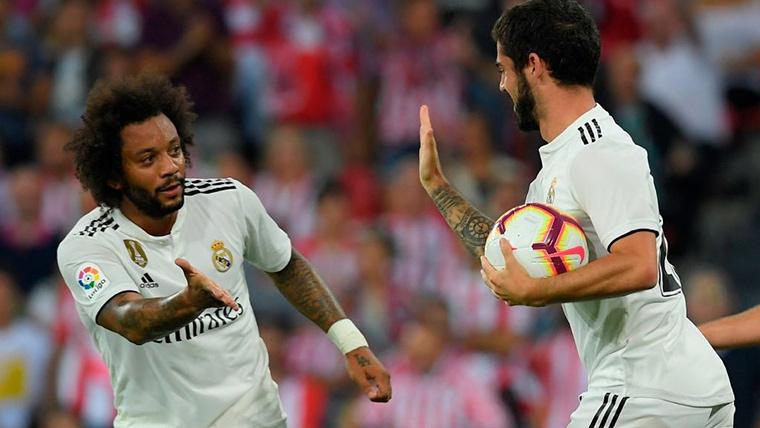 Isco Alarcón and Marcelo, celebrating a marked goal with the Real Madrid