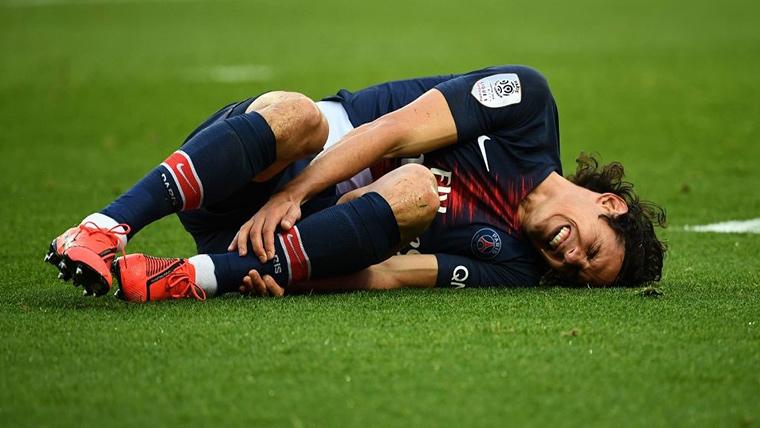 Edinson Cavani, lesionado with the PSG after the launching of a penalti