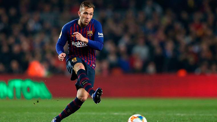 Arthur Melo in the party in front of the Real Madrid