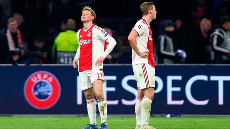 De Jong en un partido de la Champions con el Ajax