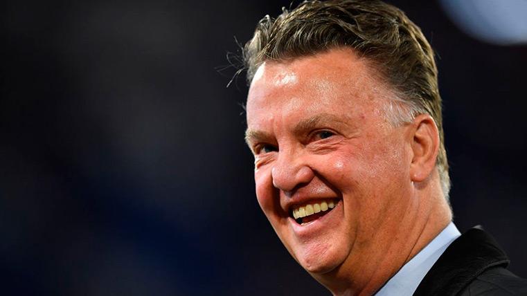 Louis Van Gaal, sonriente