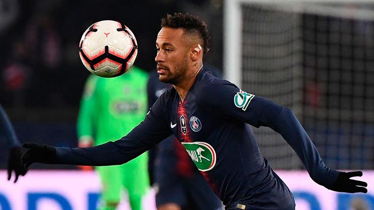 Neymar en un partido con el PSG