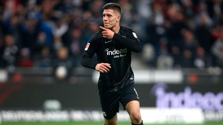 Luka Jovic celebra un gol con el Eintracht
