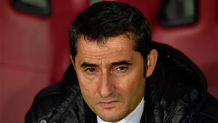 Ernesto Valverde en el banquillo del FC Barcelona