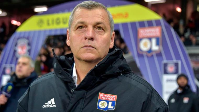 Bruno Génésio en un partido del Olympique de Lyon