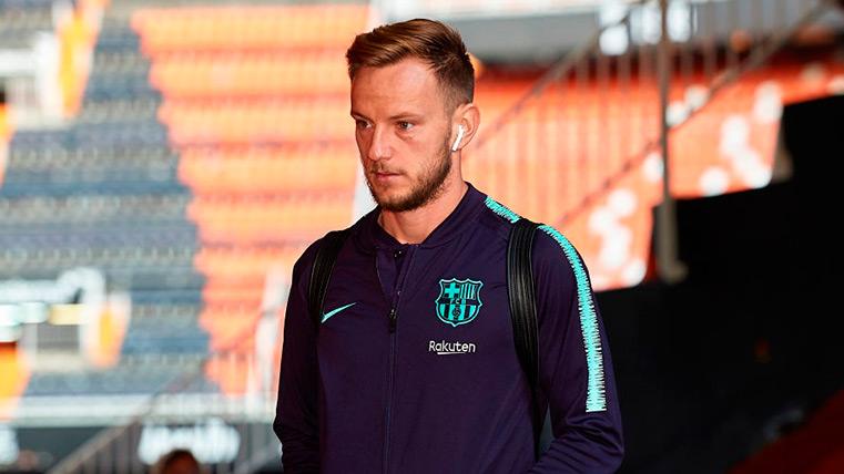 Rakitic With the tracksuit in the previous of a party of the Barça