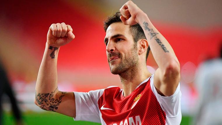 Cesc Fàbregas celebrates the victory of the Monaco